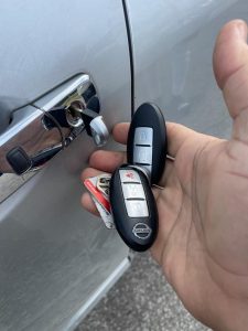 Nissan key fob Emergency key to unlock the door