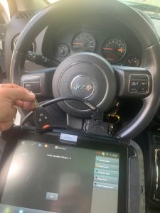 Jeep Patriot chip key coding by an automotive locksmith