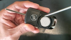 Batería de repuesto para una llave plegable - Buick Regal