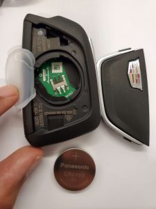 How the key fob looks inside and battery (YG0G20TB1)