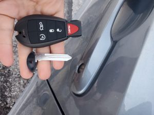 Jeep key fob replacement and an emergency key to unlock the doors