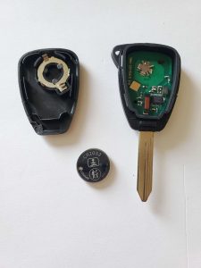 Jeep Wrangler transponder key battery replacement information