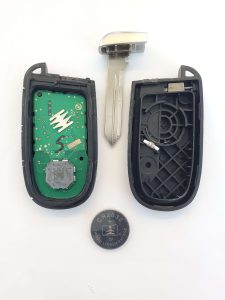 Emergency key, battery and chip - Inside look of Jeep key fob