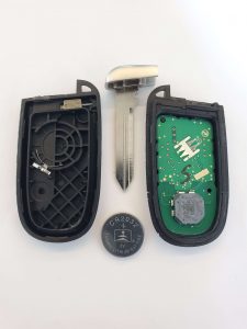 The key fob on the inside, chip, battery and emergency key - Jeep