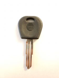 Non-transponder key for a Pontiac G3