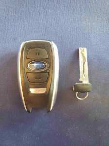 Key fob and emergency key - Cut - Subaru