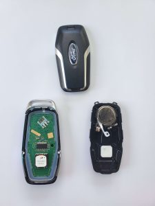 Key fob battery replacement inside look - Ford