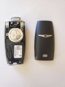 Hyundai key fob battery replacement - Inside look