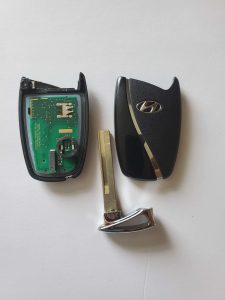 Hyundai Equus key fob replacement - Emergency key and chip