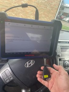 Hyundai Veracruz key fob coding by an automotive locksmith