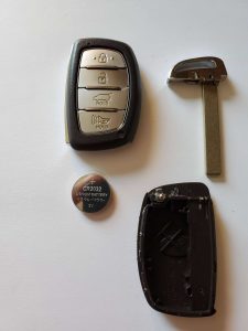 Opening up the Hyundai key fob to replace the battery