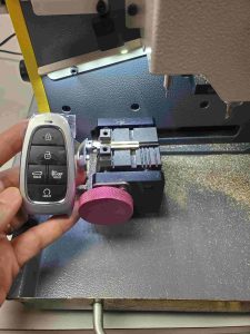 Cutting machine for Hyundai keys used by an automotive locksmith