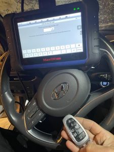Hyundai Tucson key fob coding by an automotive locksmith