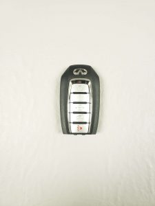 Remote key fob for an Infiniti QX55