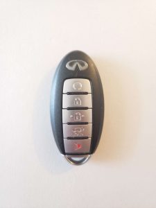 Remote key fob for an Infiniti