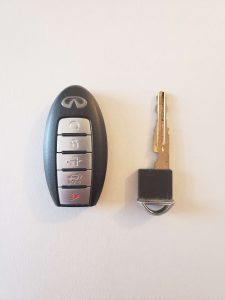 Key fob and an emergency key - Infiniti