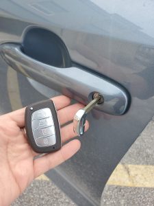 Hyundai key fob and emergency key