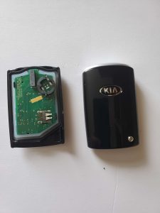 All Kia key fobs are battery operated