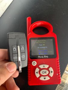 Automotive locksmith and cloning tool for Lincoln fob key