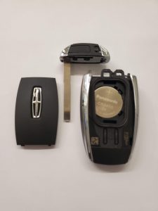 Inside look of Lincoln key fob (M3N-A2C94078000)