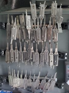 "Lishi tools" used by an automotive locksmith to decode Mitsubishi Galant keys
