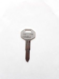 Non-transponder key for a Mitsubishi Expo