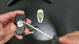 Process of Nissan key fob battery replacement takes about 2 minutes