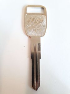 1994, 1995, 1996, 1997, 1998, 1999, 2000, 2001, 2002, 2003, 2004 Land Rover Discovery non-transponder key replacement (X239/RV4)