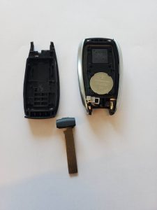 Inside look of Subaru key fob battery