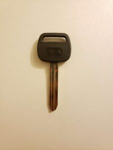 Non-transponder key for a Chevrolet Prizm