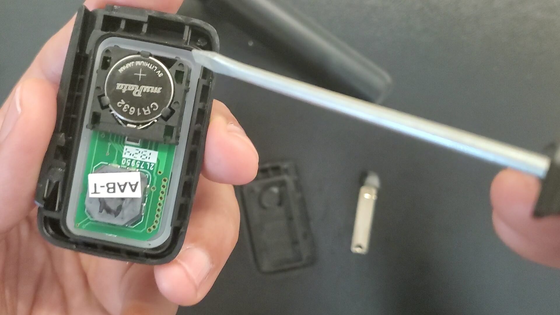 2004 toyota key fob battery replacement