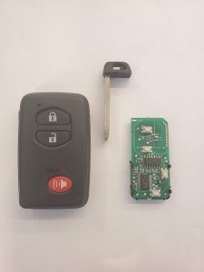 Emergency key, chip and key fob - Toyota
