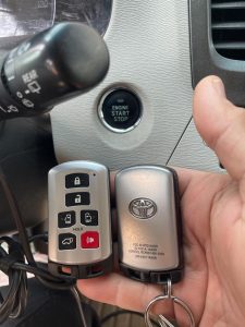 2011, 2012, 2013, 2014, 2015, 2016, 2017, 2018, 2019, 2020 Toyota Sienna remote key fob replacement (89904-08010)
