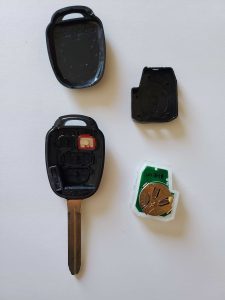 Toyota Camry transponder key battery replacement information