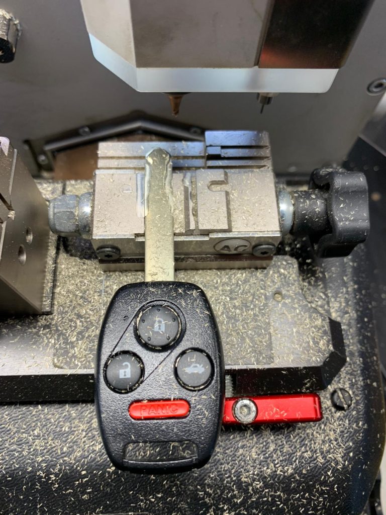 Transponder key before and after cut on machine