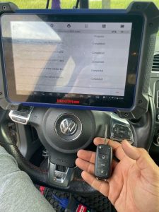 Automotive locksmith coding a Volkswagen Beetle key
