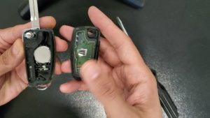 Flip key battery replacement - Nissan