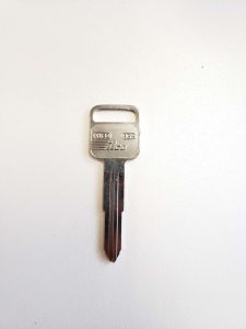 Non-transponder key for a GMC W4