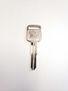 Non-transponder key for a Chevrolet Metro