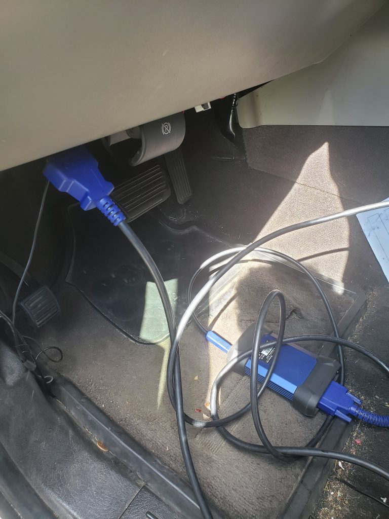 connecting coding machine to car on site locksmith or dealer (2)